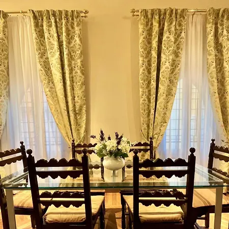 Lovely 2 Bedroom Nearby Piazza Maggiore Bolonha
